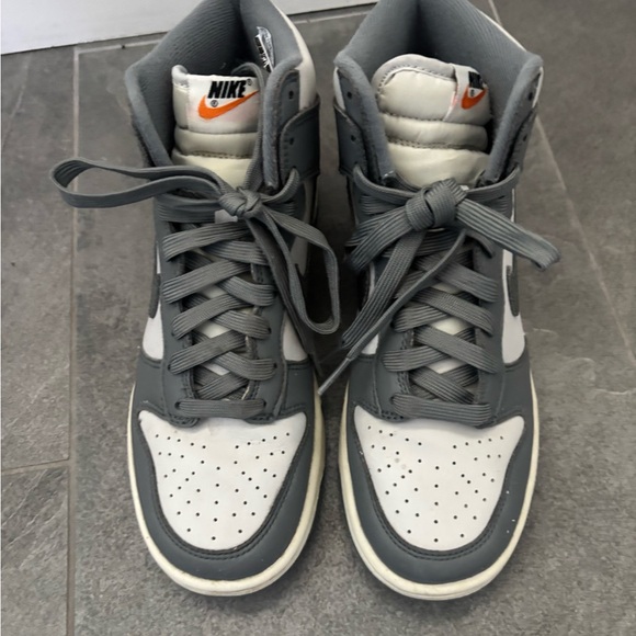 NIKE DUNK size 6.5 youth very very lightly used worn twice can fit women 7.5-8 - Picture 2 of 9